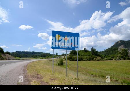 sign saying new mexico welcomes you from colorado USA Stock Photo