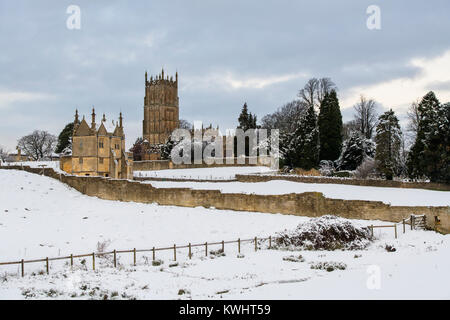 East Banqueting House and Saint James Church in the snow in December. Chipping Campden, Cotswolds, Gloucestershire, England Stock Photo