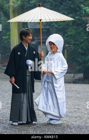 NAGOYA, JAPAN - NOVEMBER 18, 2015: Unidentified Japanese couple attends a Japanese traditional wedding ceremony at Atsuta-jingu shrine Stock Photo