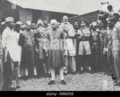 Jawaharlal Nehru with Abdul Ghaffar Khan during a visit to the North-West Frontier Province, 1946 Stock Photo