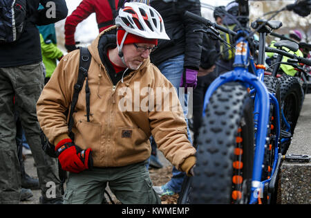 Davenport, Iowa, USA. 3rd Dec, 2016. Alan Hon of Rock Island checks his tire pressure outside Front Street Brewery in Davenport on Saturday, December 3, 2016. Over 100 fat-bike riders turned out to celebrate Global Fat-Bike Day with a ride along the riverfront to Credit Island. Credit: Andy Abeyta/Quad-City Times/ZUMA Wire/Alamy Live News Stock Photo