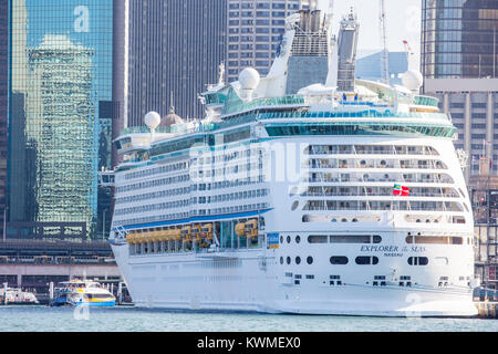 Sydney Circular Quay, Australia. 4th Jan, 2018. Royal Caribbean MS Explorer of the Seas Cruise liner arrives in Sydney Circular Quay, the ship wil ldepart later on 4th January heading to Noumea New Caledonia. Credit: martin berry/Alamy Live News Stock Photo