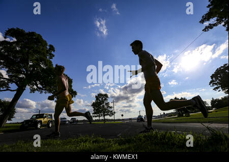 Davenport, Iowa, USA. 13th July, 2017. Runners make the turnaround at McClellan Boulevard during the Bix at Six training run in Davenport on Thursday, July 13, 2017. The run marks the third and final training run leading up to the Quad-City Times Bix 7 Race on Saturday, July 29. Credit: Andy Abeyta, Quad-City Times/Quad-City Times/ZUMA Wire/Alamy Live News Stock Photo