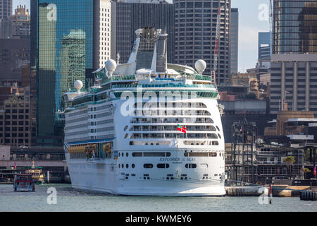 Sydney Circular Quay, Australia. 4th Jan, 2018. Royal Caribbean MS Explorer of the Seas Cruise liner arrives in Sydney Circular Quay, the ship wil ldepart later on 4th January heading to Noumea New Caledonia. Credit: martin berry/Alamy Live News Stock Photo