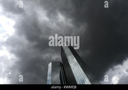 Dark clouds hover over the headquarters of German banking and financial services corporation Deutsche Bank in Frankfurt, Germany, 20 May 2015. The company has scheduled its stockholders' meeting for 21 May. PHOTO: ARNE DEDERT/dpa | usage worldwide Stock Photo