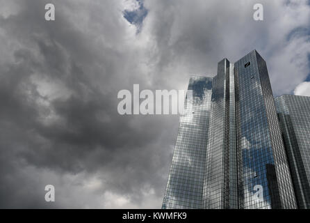Dark clouds hover over the headquarters of German banking and financial services corporation Deutsche Bank in Frankfurt, Germany, 20 May 2015. The company has scheduled its stockholders' meeting for 21 May. PHOTO: ARNE DEDERT/dpa | usage worldwide Stock Photo