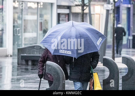 Southport, Merseyside. 4th jan, 2018. UK Weather: Heavy rain pours down on hardy shoppers venturing into Southport town centre looking for bargains in the traditional January sales.  Early morning rain will slowly clear from Cheshire, Merseyside and Manchester, but behind the rain, another swathe of very strong afternoon winds will follow.  Credit: Cernan Elias/Alamy Live News Stock Photo