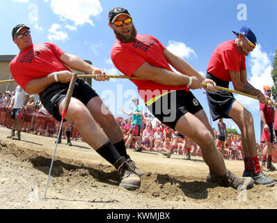 Leclaire, Iowa, USA. 12th Aug, 2017. Tuggers with Snapp Fitness keep an eye on the mark in the sand as they pull against Duey's Corner Tap, Saturday, August 12, 2017, during the 31st annual Tugfest between LeClaire Iowa and Port Byron Illinois. Snapp Fitness won the tug 60 feet to 40.6 feet. Credit: John Schultz/Quad-City Times/ZUMA Wire/Alamy Live News Stock Photo