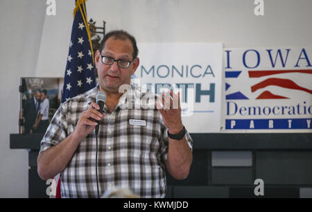Davenport, Iowa, USA. 20th Aug, 2017. Gubernatorial candidate Jon Neiderbach speaks at the Duck Creek Lodge in Davenport on Sunday, August 20, 2017. Scott County Democrats held their summer picnic with four candidates for Iowa governor in attendance. Credit: Andy Abeyta, Quad-City Times/Quad-City Times/ZUMA Wire/Alamy Live News Stock Photo