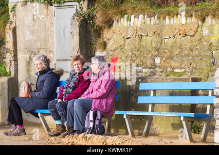Bournemouth, Dorset, UK. 4th January, 2018. UK weather: windy day at Bournemouth. Three women sitting on bench on the promenade Stock Photo