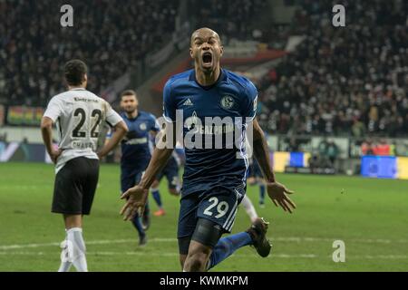 Frankfurt, Deutschland. 16th Dec, 2017. NALDO (GE) bejubelt goal zum 2:2-Ausgleich; goaljubel; Fussball 1. Bundesliga, Saison 2017/2018, 17. matchday, Eintracht Frankfurt (F) - FC Schalke 04 (GE) 2:2, am 16.12.2017 in Frankfurt am Main/Germany. |usage worldwide Credit: dpa/Alamy Live News Stock Photo