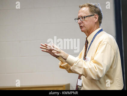 Davenport, Iowa, USA. 14th Sep, 2016. Pleasant Valley Community School District Superintendent Jim Spelhaug speaks at an open house at Bridgeview Elementary School in Le Claire on Wednesday, September 14, 2016. Bridgeview Elementary in the Pleasant Valley Community School District held an open house after undergoing significant renovation and expansion. Credit: Andy Abeyta/Quad-City Times/ZUMA Wire/Alamy Live News Stock Photo