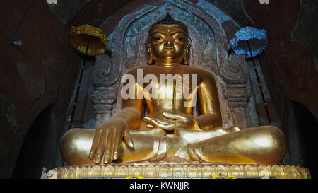 Gawdawpalin Temple, A buddha statue in the corridor of the 11th century Gawdawpalin temple in Old Bagan in Myanmar. Stock Photo