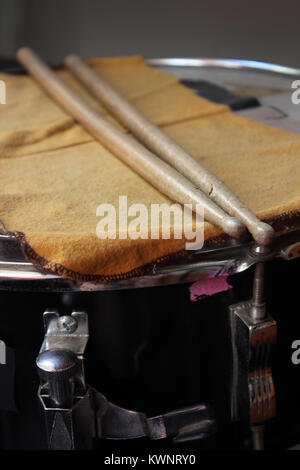 Detail of snare drum with wooden drumsticks Stock Photo: 170739487 - Alamy