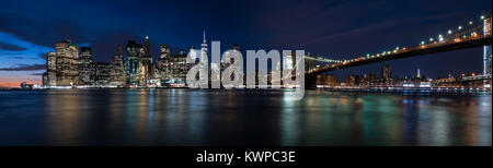 Lower Manhattan and Brooklyn Bridge by night, New York Stock Photo