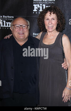 SANTA BARBARA, CA - OCTOBER 13:  Danny DeVito Rhea Perlman attends Santa Barbara International Film Festival's 6th annual Kirk Douglas Award for Excellence in Film gala at The Four Seasons Biltmore on October 13, 2011 in Santa Barbara, California.   People:  Danny DeVito Rhea Perlman Stock Photo