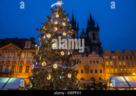 PRAGUE, CZECH REPUBLIC - DEC 21ST 2017: The Christmas tree and market in the Old Town Square in Prague, on 21st December 2017.  The towers of Tyn Chur Stock Photo