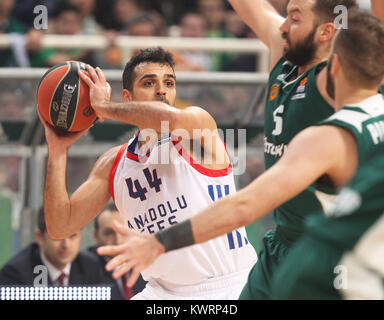 Athens, Greece. 4th Jan, 2018. Krunoslav Simon (L) of Anadolu Efes Istanbul competes during the Euroleague match against Panathinaikos Superfoods Athens in Athens, Greece, on Jan. 4, 2018. Credit: Marios Lolos/Xinhua/Alamy Live News Stock Photo