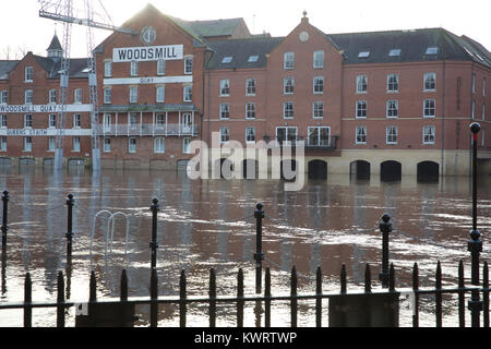 York, UK. 5th Jan, 2018. River Ouse oozes over the riverbank in York causing flooding after storm Eleanor Credit: Keith Larby/Alamy Live News Stock Photo