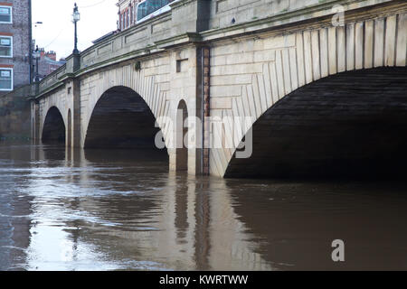 York, UK. 5th Jan, 2018. River Ouse oozes over the riverbank in York causing flooding after storm Eleanor Credit: Keith Larby/Alamy Live News Stock Photo