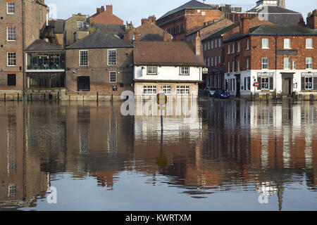 York, UK. 5th Jan, 2018. River Ouse oozes over the riverbank in York causing flooding after storm Eleanor Credit: Keith Larby/Alamy Live News Stock Photo