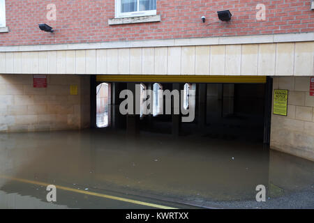 York, UK. 5th Jan, 2018. River Ouse oozes over the riverbank in York causing flooding after storm Eleanor Credit: Keith Larby/Alamy Live News Stock Photo