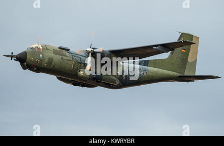 Stuttgart, Germany. 02nd Jan, 2018. The Transall C-160 transport aircraft from the German Bundeswehr takes off from Stuttgart airport, 02 January 2018. Credit: Christoph Schmidt/dpa/Alamy Live News Stock Photo