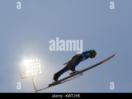 Bischofshofen, Austria. 05th, Jan 2018. Zajc Timi from Slovenia soars through the air during the qualification round 66th Four Hills Ski jumping tournament in Bischofshofen, Austria, 05 January 2018. (PHOTO) Alejandro Sala/Alamy Live News Stock Photo