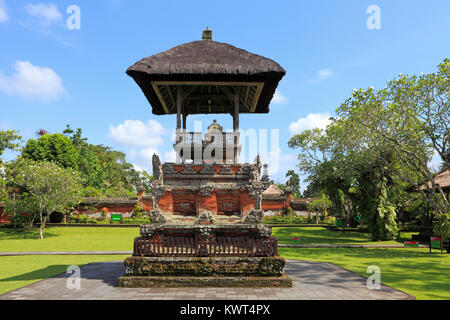 Bale Pengubengan in the grounds of Pura Taman Ayun, the royal temple at Mengwi, Badung, Bali, Indonesia. Stock Photo