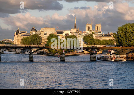 Pont des Arts, Pont Neuf, Ile de la Cité, Paris, France