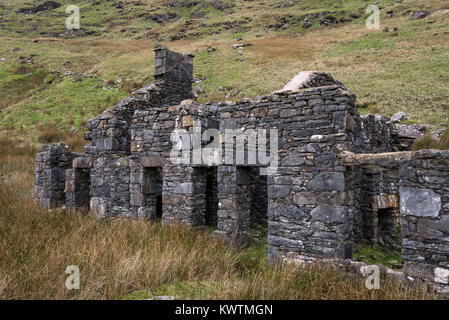 Ruined buildings at the old disused quarry at Cwmorthin, Blaenau Ffestiniog, North Wales. A dramatic and remote location in the mountains. Stock Photo