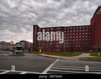 Syracuse, New York, USA. December 18, 2017. Security booth and entrance to Forestry Drive and The State University of New York College of Environmenta Stock Photo