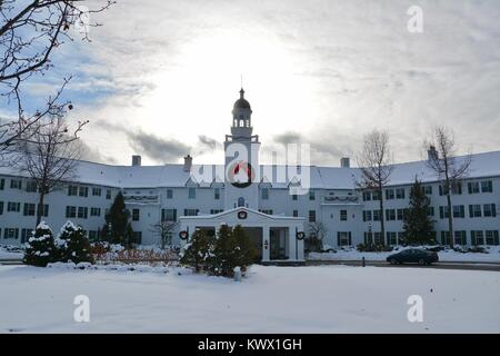 The historic grand Sagamore Hotel on Lake George in Bolton Landing, New York decorated for the holiday season and in the snow during the Winter. Stock Photo
