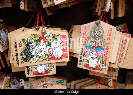 Japan, Tokyo, Honshu Island: Maneki neko at Gotoku-ji, a temple dedicated to the 'maneki neko' lucky beckoning cats, in the district of Setagaya. A co Stock Photo