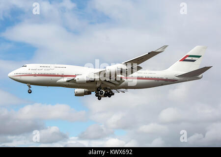 A Boeing 747-400 of Dubai Air Wing landing at Newcastle International Airport Stock Photo