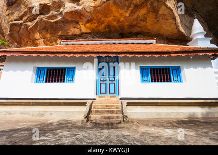 Uda Viharaya and adjacent stupa at the Ridi Viharaya or Silver Temple, Theravada Buddhist temple in Ridigama, Sri Lanka Stock Photo