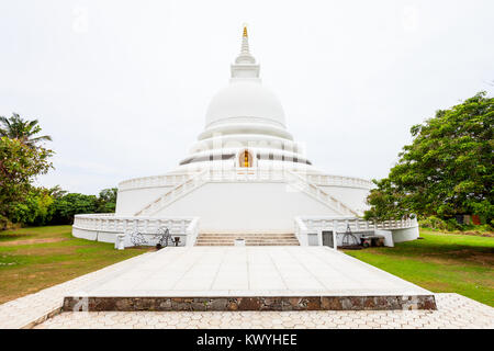 Unawatuna Peace Pagoda between Unawatuna and Galle, Sri Lanka. Unawatuna Peace Pagoda is a Japanese buddhist stupa built by Nipponzan Myohoji monks. Stock Photo