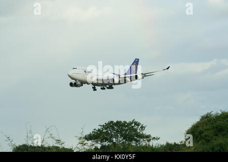 CHIANGMAI , THAILAND- JULY 24 2009: HS-TGK Boeing 747-400 of Thaiairway. Landing to Chiangmai airport from Bangkok Suvarnabhumi. thailand. Stock Photo