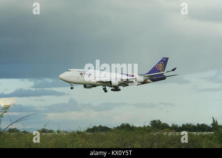 CHIANGMAI , THAILAND- JULY 24 2009: HS-TGK Boeing 747-400 of Thaiairway. Landing to Chiangmai airport from Bangkok Suvarnabhumi. thailand. Stock Photo