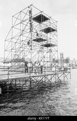 Stage building for Jean Michel Jarre concert Europe in Concert tour, Seville, staging by Edwin Shirely Staging constructed in the lake at the Seville Expo center, Lago de la Cartuja, Spain, 1st/2nd October 1993 Stock Photo