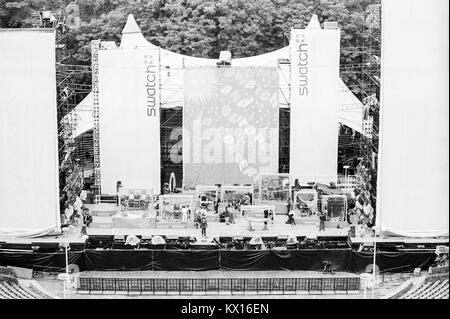 Stage building for Jean Michel Jarre concert Europe in Concert tour, staging by Edwin Shirely Staging constructed in the Waldbhuene outdoor auditorium in Berlin, Germany, 11th September 1993. Stock Photo