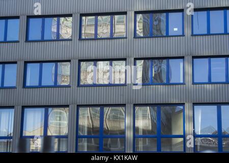 Poznan, Wielkopolska, Poland. 6th Jan, 2018. January 6, 2018 - Poznan, Poland - Windows and distorted reflections. Credit: Dawid Tatarkiewicz/ZUMA Wire/Alamy Live News Stock Photo