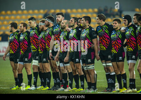 Parma, Italy. 06th January 2018. Zebre rugby club team stands before the beginning of the match against Glasgow Warriors in Guinness PRO14 2017/2018. Massimiliano Carnabuci/Alamy Live News Stock Photo