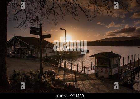 Waterhead Bay, Lake WIndermere, AMbleside, Cumbria, 6th January 2018 Late afternoon Sunset as ther sun goes down over Lake Windermere Credit: David Billinge/Alamy Live News Stock Photo