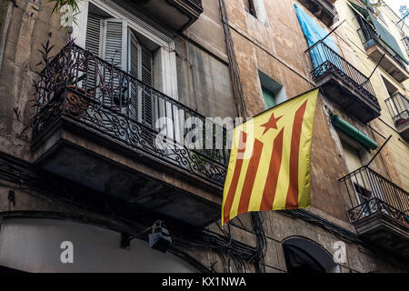 Barcelona, Catalonia, Spain. 14th Aug, 2017. A Catalan independentist flag hanging from a balcony in the Ciutat Vella of Barcelona.Since 2 December 2013 when the catalan Government chaired by Artur Mas carry on the question to a future referendum on independence in Catalonia, streets, balconies, and the walls of the city of Barcelona has provided space for communication among political blocs. Aspirations of freedom, independence, identity, have spread as slogans throughout the city of Barcelona Credit: SOPA/ZUMA Wire/Alamy Live News Stock Photo