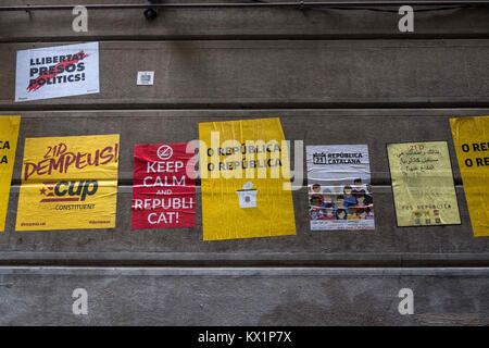 Barcelona, Catalonia, Spain. 6th Jan, 2018. Several election posters on the wall of one of the streets of Ciutat Vella in Barcelona. Since 2nd December 2013 when the catalan Government chaired by Artur Mas carry on the question to a future referendum on independence in Catalonia, streets, balconies, and the walls of the city of Barcelona has provided space for communication among political blocs. Aspirations of freedom, independence, identity, have spread as slogans throughout the city of Barcelona Credit: SOPA/ZUMA Wire/Alamy Live News Stock Photo