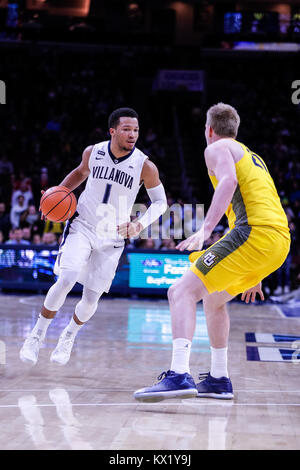 Marquette center Harry Froling (21) in action during an NCAA college ...