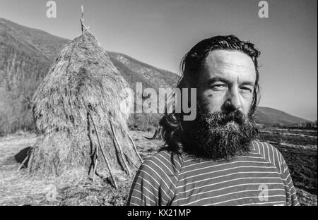 Romania 1994 - Gordon a farming student from Brinsbury College in Sussex working on placement at a remote farm in Transylvania  Photograph taken by Simon Dack Stock Photo