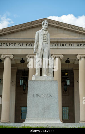 Abraham Lincoln statue, District of Columbia Court of Appeals, 451 Indiana Avenue NW, Washington DC Stock Photo
