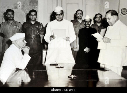 Dr. Babasaheb Ambedkar being sworn in as independent India’s first Law Minister by President Dr. Rajendra Prasad, Prime Minister Jawaharlal Nehru looks on May 8, 1950 Stock Photo